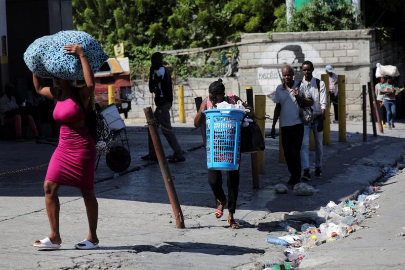 Port-au-Prince : Poste Marchand en flammes sous l’assaut des gangs du Bel-Air 